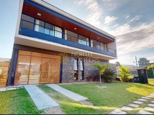 Casa com 375m² 4 quartos e 4 banheiros, à venda, no bairro São João do Rio Vermelho em Florianópolis