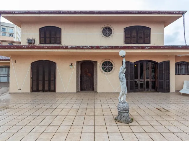 Casa com 460m² 3 quartos e 3 banheiros, à venda, no bairro Portão em Curitiba