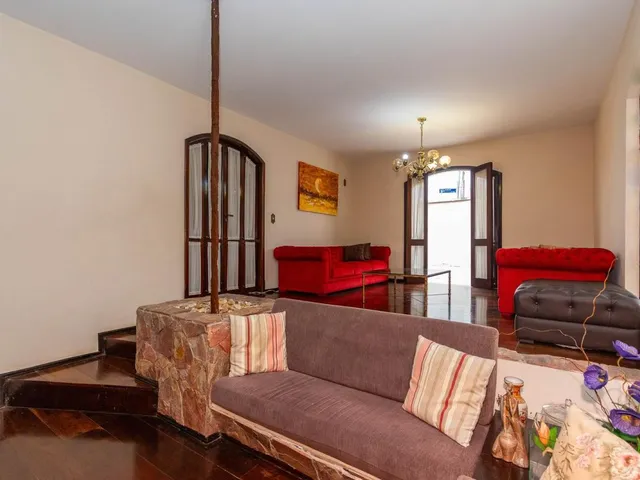 Casa com 460m² 3 quartos e 3 banheiros, à venda, no bairro Portão em Curitiba