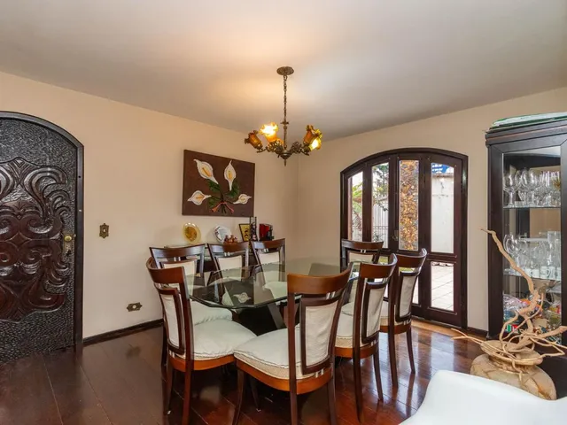 Casa com 460m² 3 quartos e 3 banheiros, à venda, no bairro Portão em Curitiba