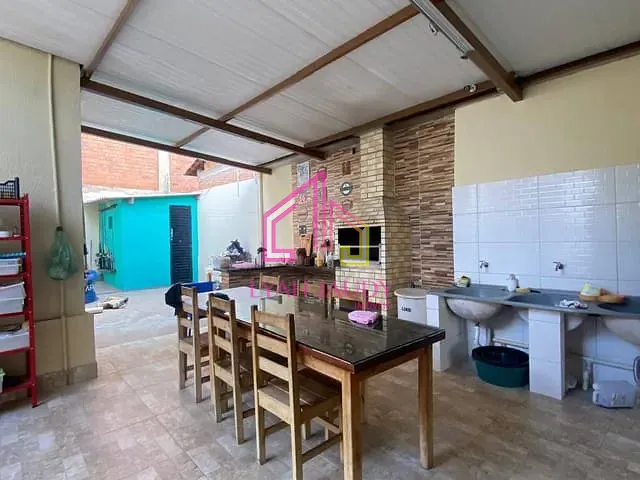 Casa com 390m² 5 quartos e 2 banheiros, à venda, no bairro Verdão em Cuiabá