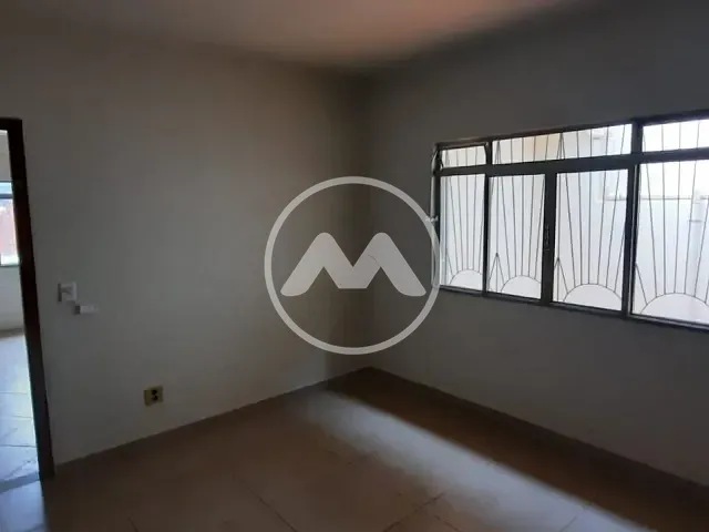 Casa 3 quartos e 1 banheiro, para alugar, no bairro Zona 01 em Cianorte