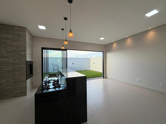Casa com 340m² 3 quartos e 2 banheiros, à venda, no bairro Jardim Curitiba em Sinop