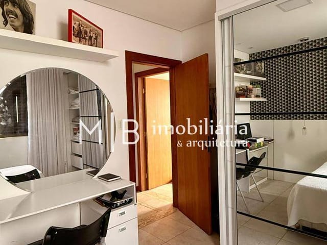 Casa 4 quartos e 6 banheiros, à venda, no bairro Centro em Lavras