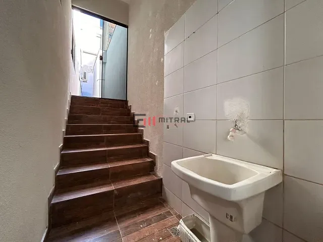 Casa com 90m² 3 quartos e 2 banheiros, para alugar, no bairro Jamaica em Londrina