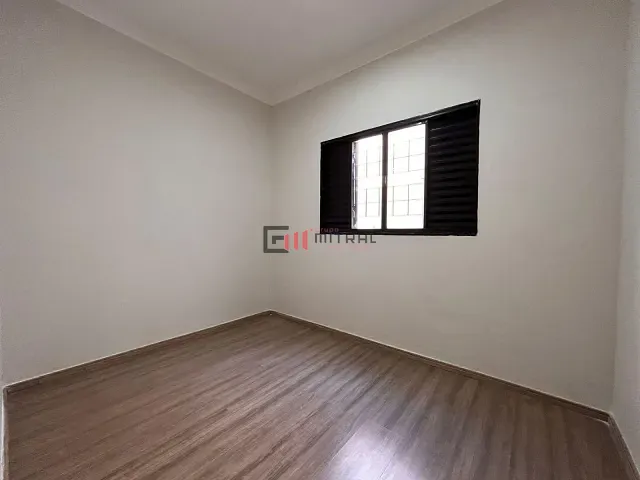Casa com 90m² 3 quartos e 2 banheiros, para alugar, no bairro Jamaica em Londrina