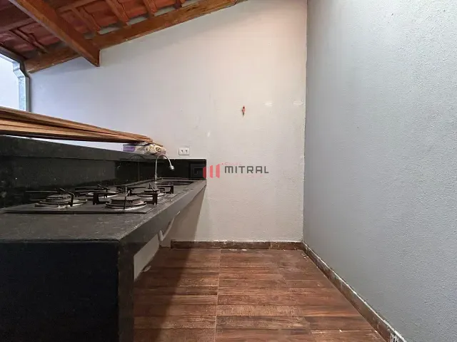 Casa com 90m² 3 quartos e 2 banheiros, para alugar, no bairro Jamaica em Londrina