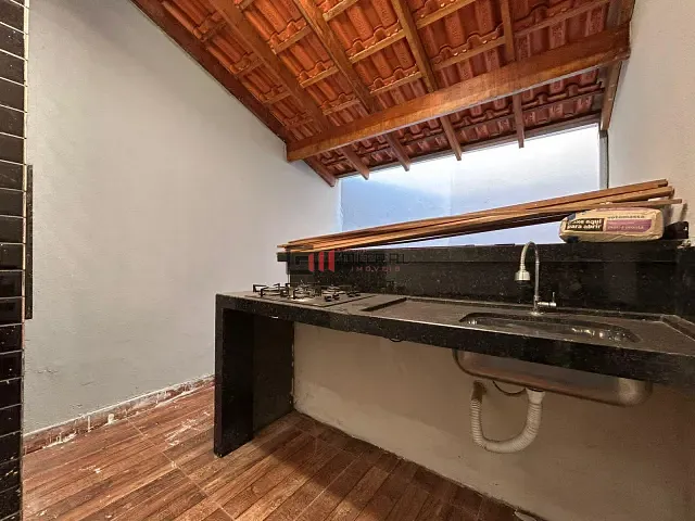 Casa com 90m² 3 quartos e 2 banheiros, para alugar, no bairro Jamaica em Londrina