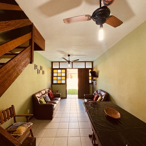 Casa 2 quartos e 2 banheiros, à venda ou para alugar, no bairro Ogiva em Cabo Frio