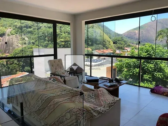 Casa com 600m² 3 quartos e 4 banheiros, à venda, no bairro Itacoatiara em Niterói