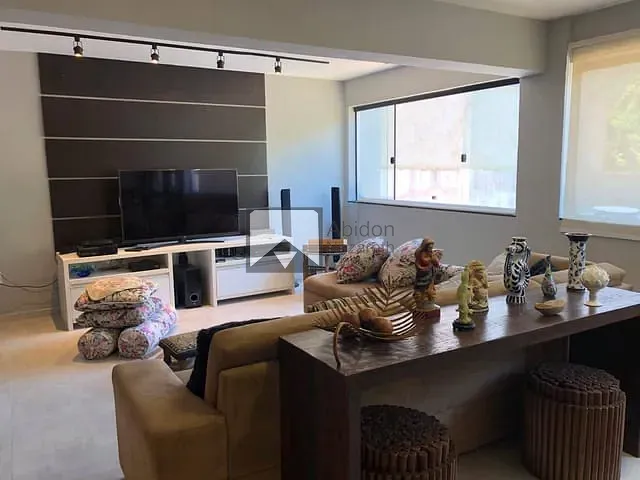 Casa com 600m² 3 quartos e 4 banheiros, à venda, no bairro Itacoatiara em Niterói