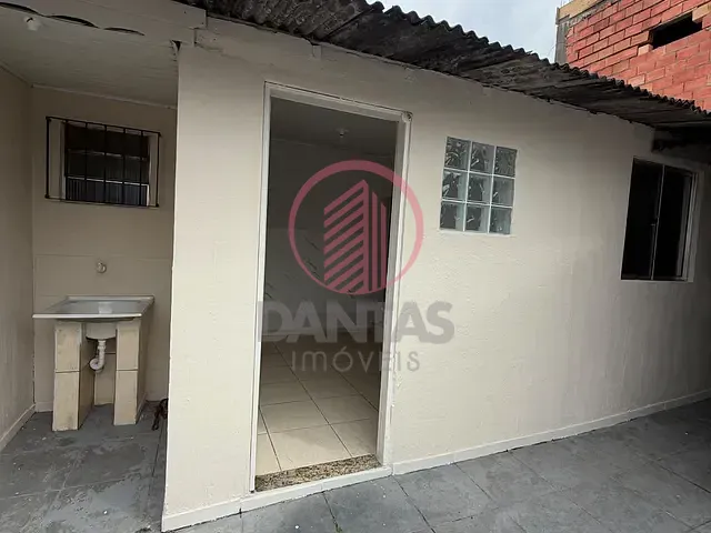 Casa com 40m² 1 quarto e 1 banheiro, para alugar, no bairro Jardim Roberto em Osasco