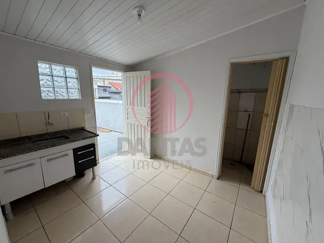 Casa com 40m² 1 quarto e 1 banheiro, para alugar, no bairro Jardim Roberto em Osasco