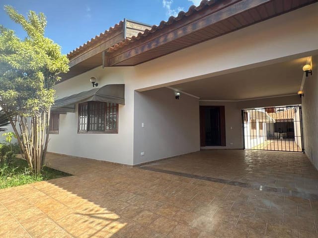 Casa 3 quartos e 1 banheiro, para alugar, no bairro Vila São Pedro em Americana