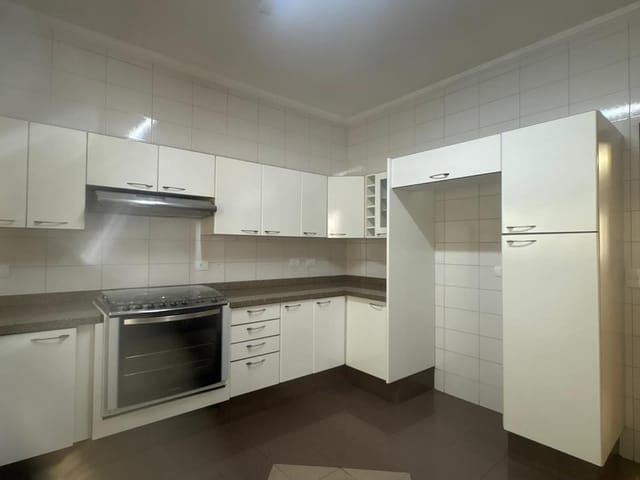 Casa 3 quartos e 1 banheiro, para alugar, no bairro Vila São Pedro em Americana
