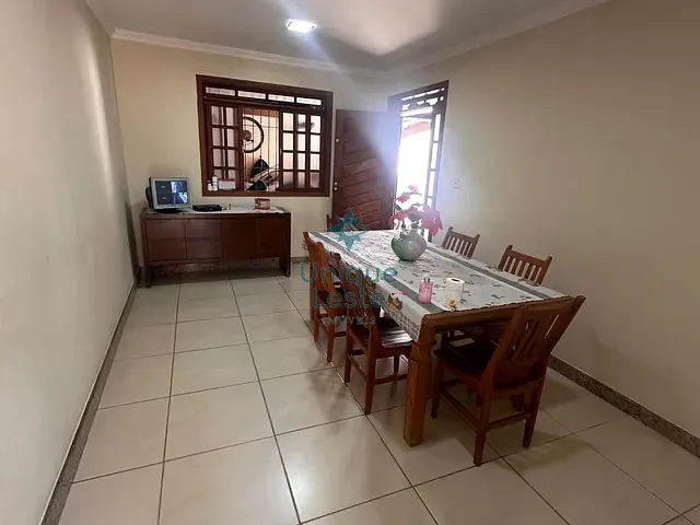 Casa 5 quartos e 2 banheiros, à venda, no bairro Jardim Vitória em Belo Horizonte