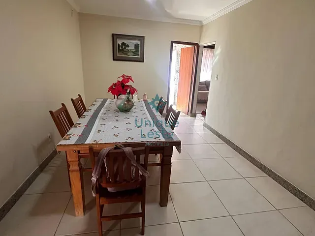 Casa 5 quartos e 2 banheiros, à venda, no bairro Jardim Vitória em Belo Horizonte