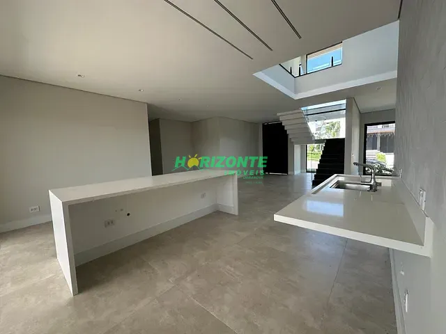Casa com 600m² 5 quartos e 6 banheiros, à venda, no bairro Urbanova em São José dos Campos