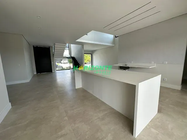 Casa com 600m² 5 quartos e 6 banheiros, à venda, no bairro Urbanova em São José dos Campos