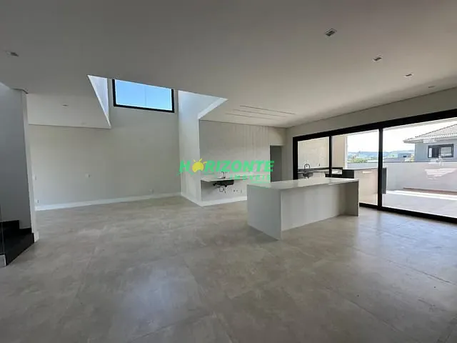 Casa com 600m² 5 quartos e 6 banheiros, à venda, no bairro Urbanova em São José dos Campos