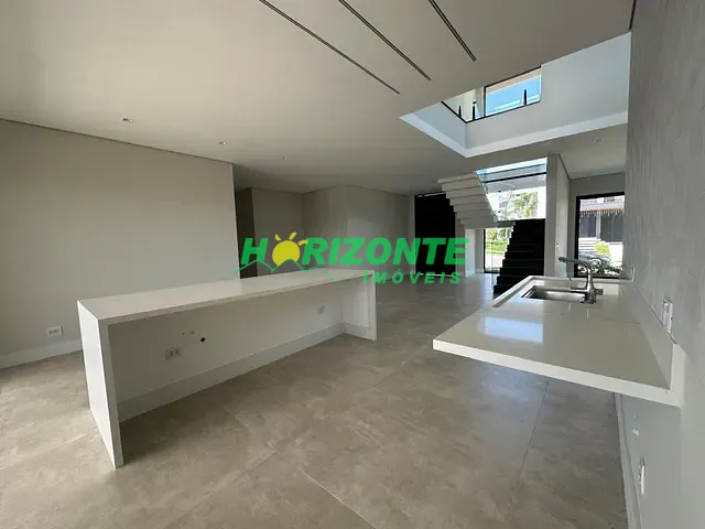Casa com 600m² 5 quartos e 6 banheiros, à venda, no bairro Urbanova em São José dos Campos