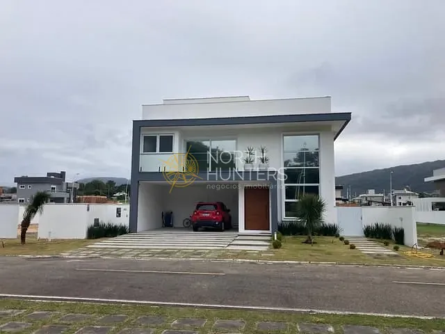Casa com 420m² 4 quartos e 2 banheiros, à venda, no bairro São João do Rio Vermelho em Florianópolis