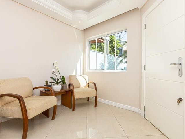 Casa com 140m² 3 quartos e 4 banheiros, à venda, no bairro Campo Comprido em Curitiba