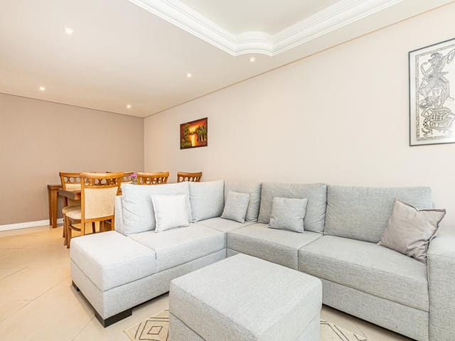 Casa com 140m² 3 quartos e 4 banheiros, à venda, no bairro Campo Comprido em Curitiba