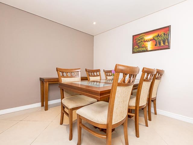 Casa com 140m² 3 quartos e 4 banheiros, à venda, no bairro Campo Comprido em Curitiba