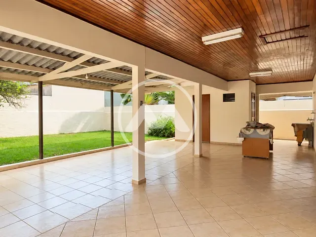 Casa 4 quartos e 2 banheiros, para alugar, no bairro Zona 02 em Cianorte