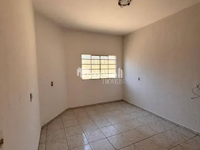 Casa 2 quartos e 1 banheiro, para alugar, no bairro Jardim Cristal em Aparecida de Goiânia