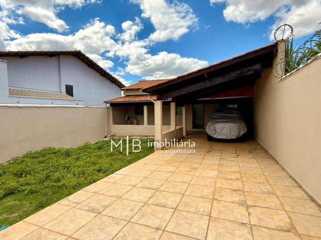 Casa com 200m² 2 quartos e 1 banheiro, à venda, no bairro Colinas da Serra em Lavras