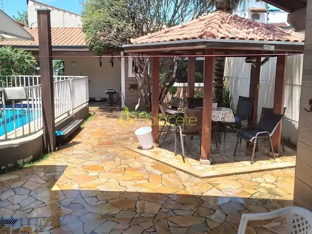 Casa com 320m² 2 quartos e 3 banheiros, à venda, no bairro Loteamento Residencial Andrade em Pindamonhangaba
