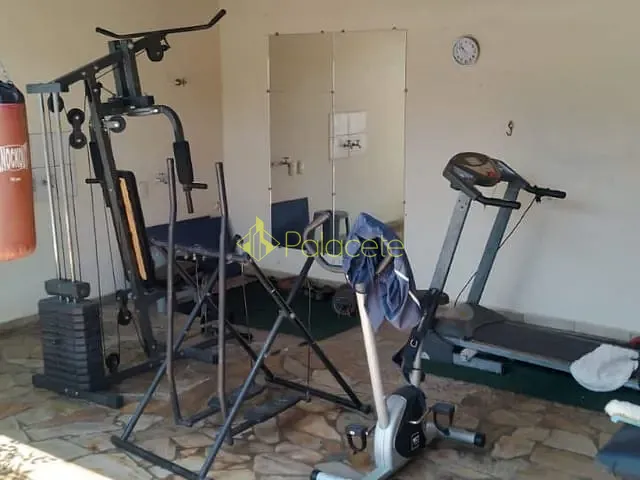 Casa com 320m² 2 quartos e 3 banheiros, à venda, no bairro Loteamento Residencial Andrade em Pindamonhangaba