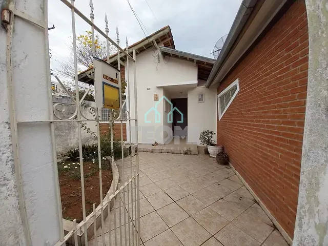 Casa com 341m² 5 quartos e 2 banheiros, à venda, no bairro Vila Jaboticabeira em Taubaté