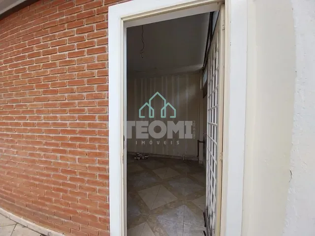 Casa com 341m² 5 quartos e 2 banheiros, à venda, no bairro Vila Jaboticabeira em Taubaté