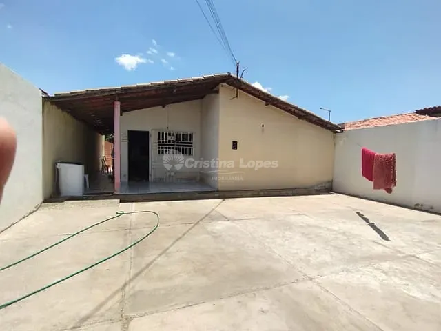 Casa com 300m² 2 quartos e 2 banheiros, à venda, no bairro Torquato Neto IV em Teresina