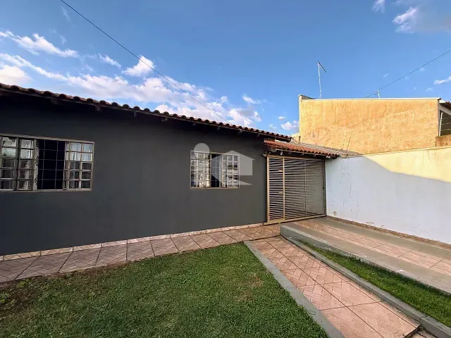 Casa 2 quartos e 3 banheiros, à venda, no bairro Jardim Coliseu em Rolândia