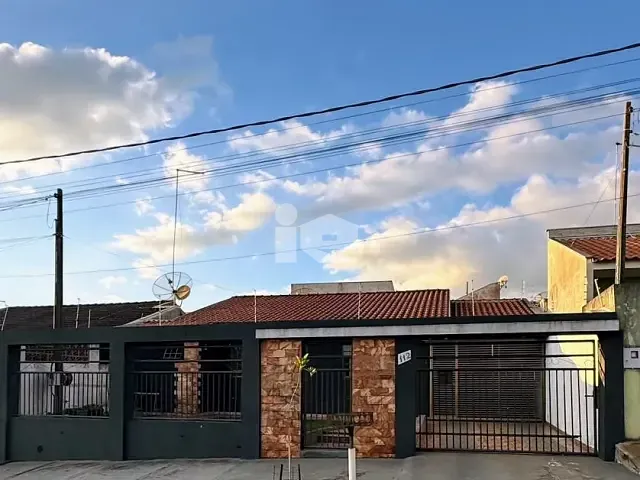 Casa 2 quartos e 3 banheiros, à venda, no bairro Jardim Coliseu em Rolândia