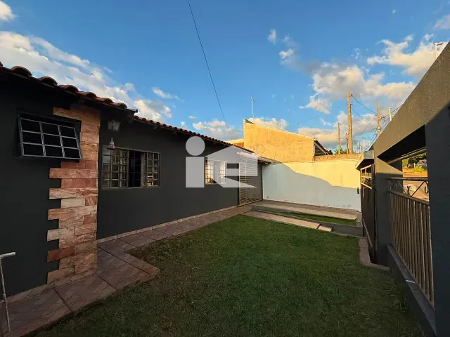 Casa 3 quartos e 3 banheiros, à venda, no bairro Jardim Coliseu em Rolândia