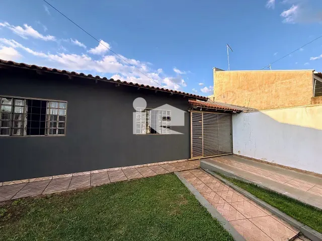 Casa 3 quartos e 3 banheiros, à venda, no bairro Jardim Coliseu em Rolândia