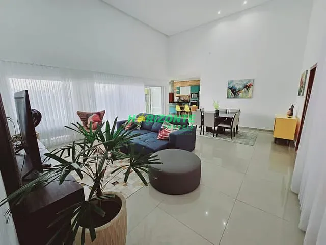 Casa com 249m² 3 quartos e 4 banheiros, à venda, no bairro Urbanova em São José dos Campos