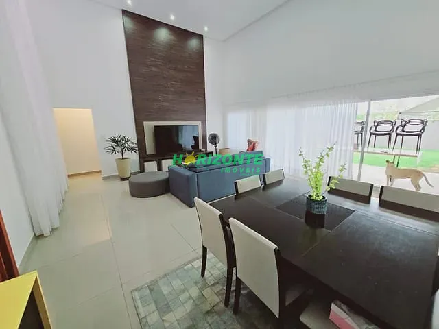 Casa com 249m² 3 quartos e 4 banheiros, à venda, no bairro Urbanova em São José dos Campos