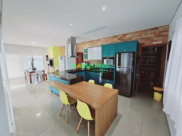 Casa com 249m² 3 quartos e 4 banheiros, à venda, no bairro Urbanova em São José dos Campos