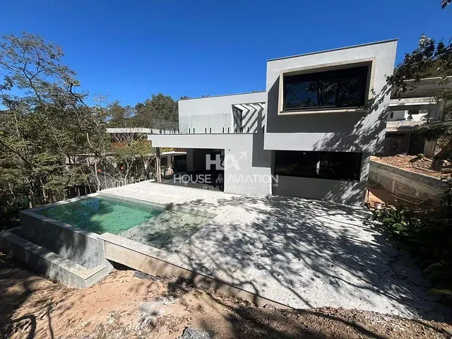 Casa com 900m² 4 quartos e 7 banheiros, à venda, no bairro Quintas do Sol em Nova Lima