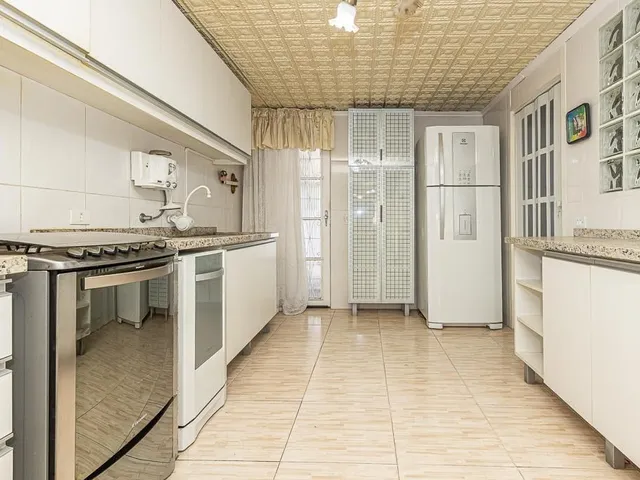 Casa com 420m² 3 quartos e 2 banheiros, à venda, no bairro Seminário em Curitiba