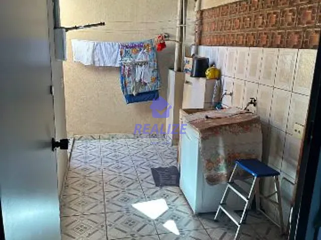 Casa com 180m² 3 quartos e 2 banheiros, à venda, no bairro Jardim Aeroporto em Botucatu