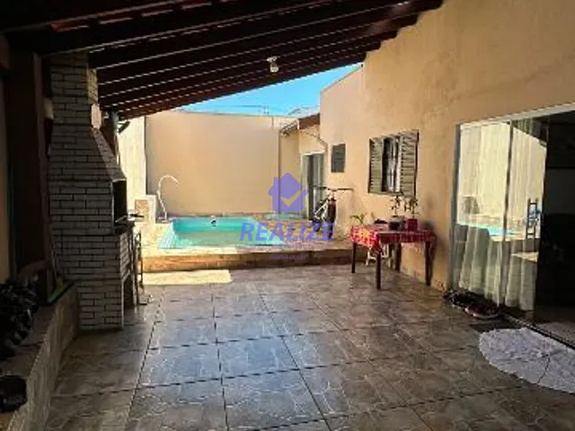Casa com 180m² 3 quartos e 2 banheiros, à venda, no bairro Jardim Aeroporto em Botucatu