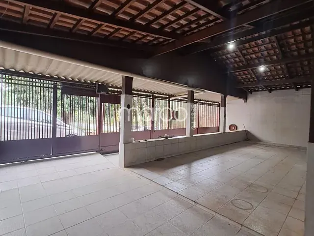Casa com 209m² 3 quartos e 3 banheiros, à venda, no bairro Parque das Laranjeiras em Goiânia