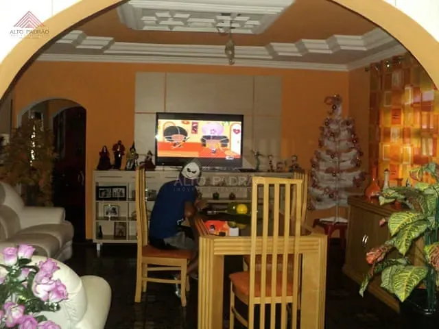 Casa com 300m² 6 quartos e 7 banheiros, à venda, no bairro Vila Flórida em Mauá